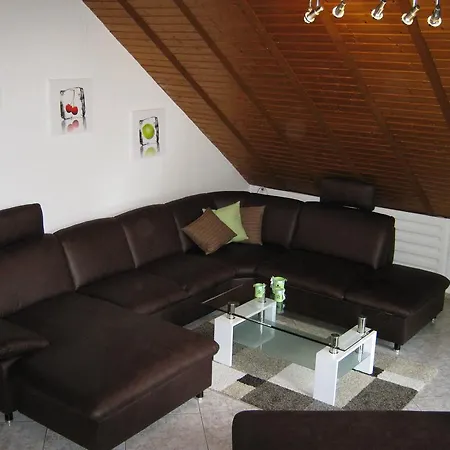 Apartament Attractive In Eifel With Paved Garden Immerath